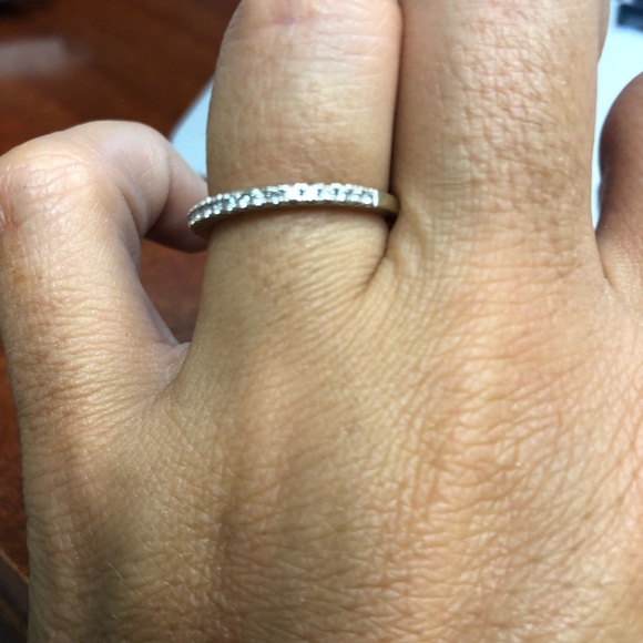 Vera Wang Bridal Set - Picture 4 of 5